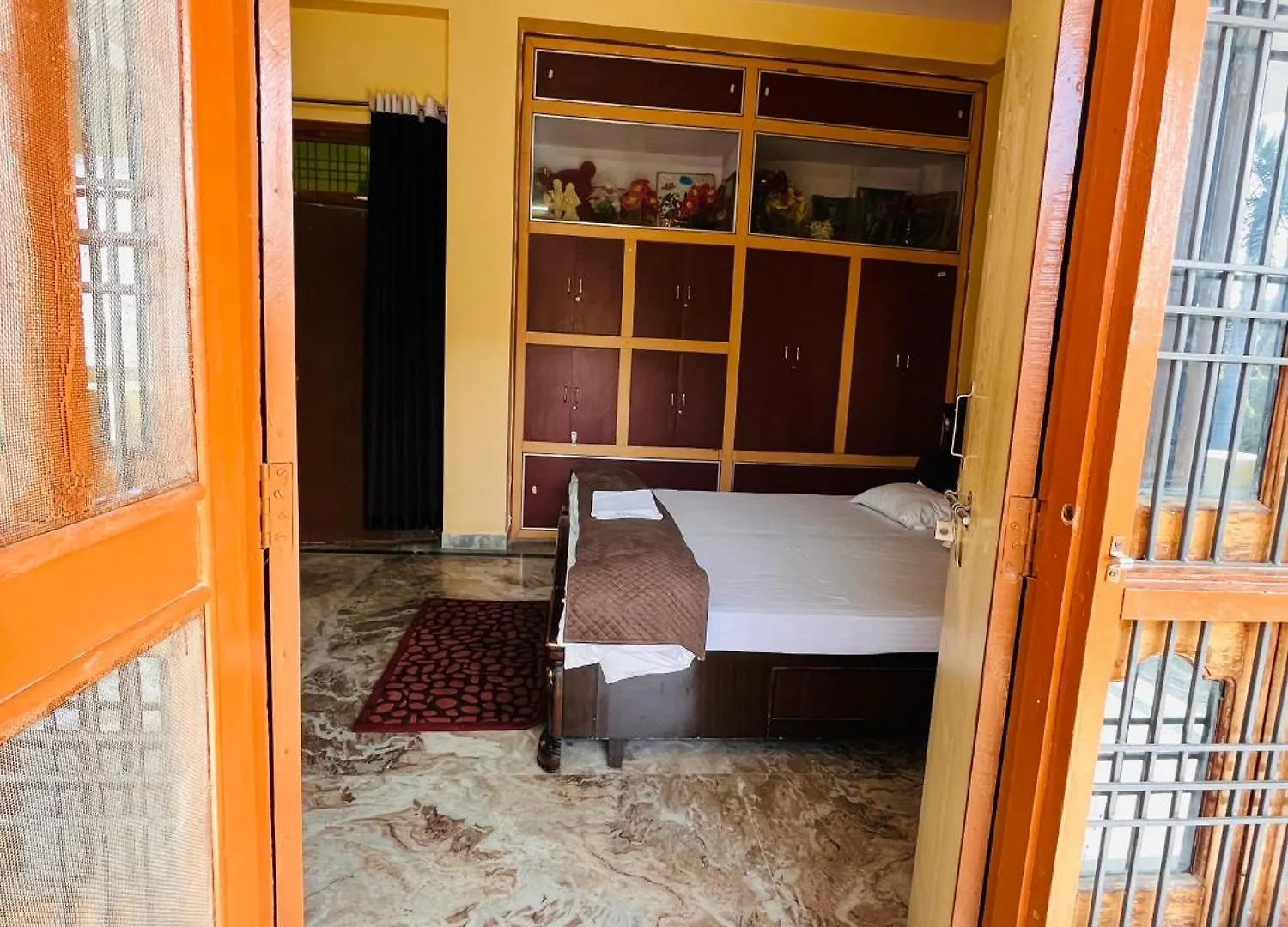 Travellers Stay Váránaszi Apartman
