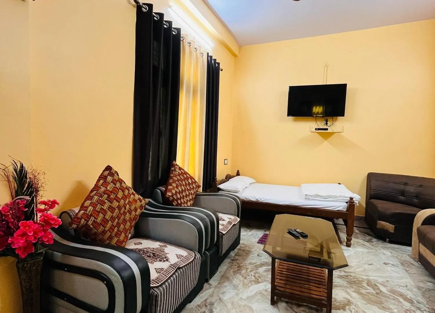 Travellers Stay Váránaszi Apartman