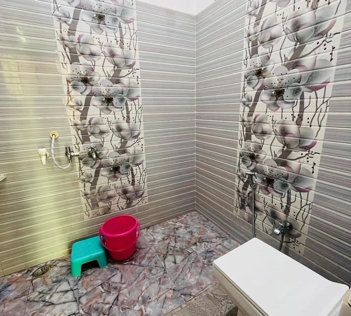 Travellers Stay Váránaszi Apartman